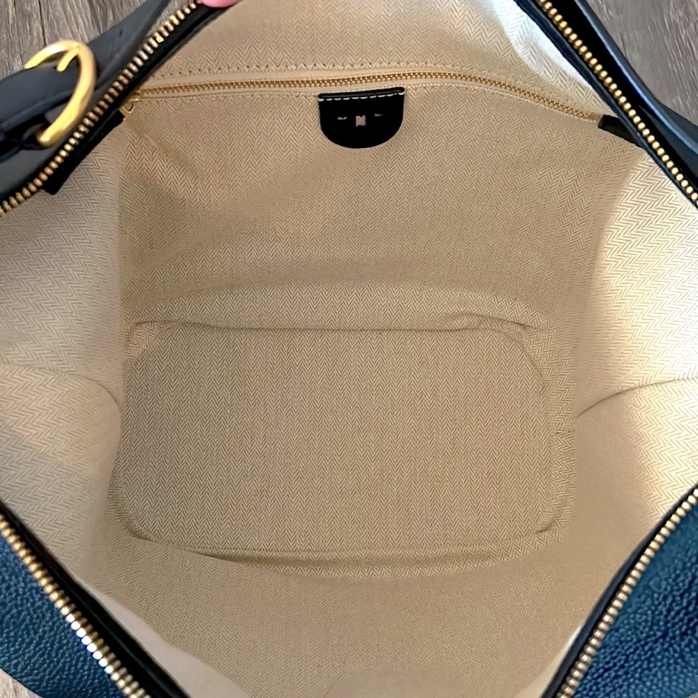 Tory Burch McGraw Pebbled Leather Bucket Bag - Picture 8 of 11
